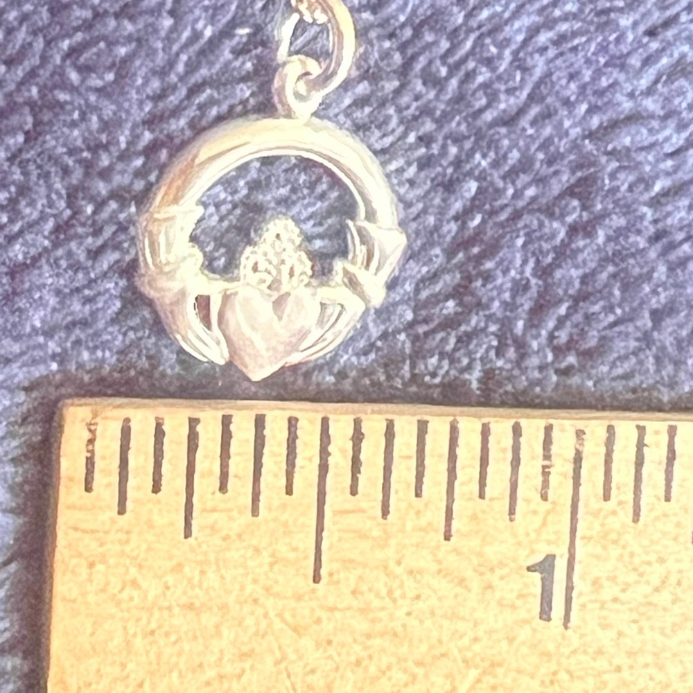 Amethyst Designs of Ireland Sterling Silver Claddagh Necklace, new in box - Picture 8 of 8